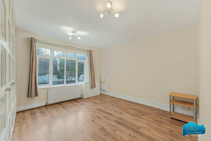 2 Bedroom Maisonette To Rent In Red Lion Hill, East Finchley, London, N2
