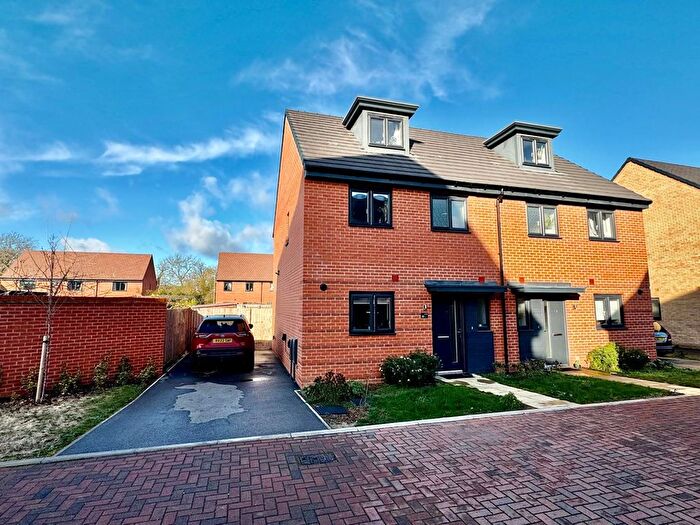 4 Bedroom Semi-Detached House For Sale In Peacock Drive, Highfields Caldecote, Cambridge, CB23