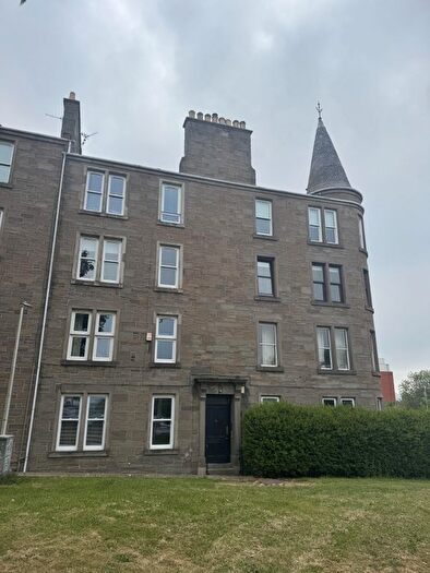 2 Bedroom Flat To Rent In /R, Roseangle, Dundee, DD1