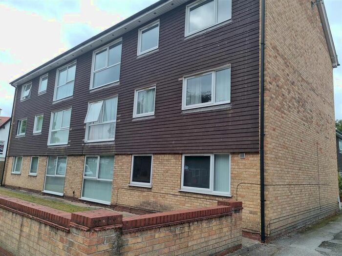 2 Bedroom Flat To Rent In Chanterlands Avenue, Hull, HU5