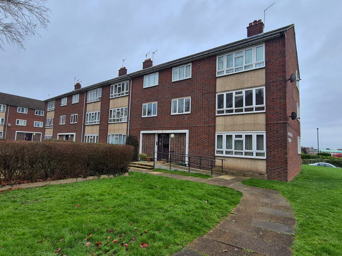 2 Bedroom Flat To Rent In Arundel Court, Woodhouse Road, London, N12