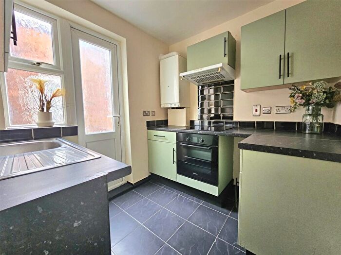 2 Bedroom Apartment To Rent In Chandlers Way, Romford, RM1