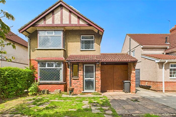 3 Bedroom Detached House For Sale In Whitworth Road, Swindon, Wiltshire, SN25