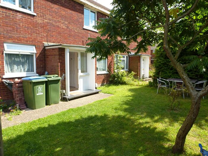 Studio To Rent In Court Close, Aylesbury, HP21