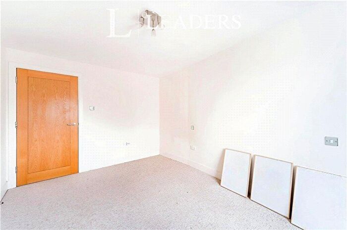2 Bedroom Apartment For Sale In The Canalside, Gunwharf Quays, Portsmouth, PO1
