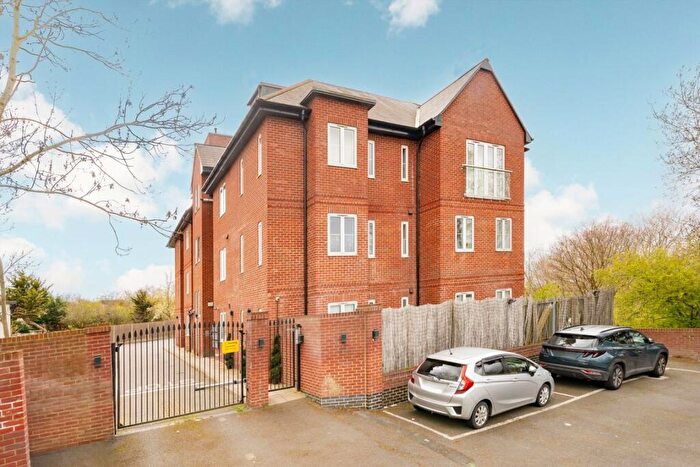 Flat To Rent In Great North Way, London, NW4