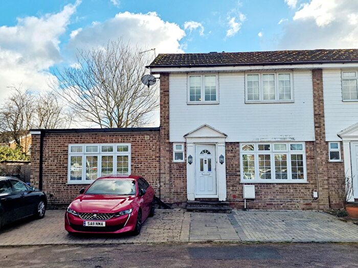4 Bedroom Semi-Detached House To Rent In Pool Road, West Molesey, KT8