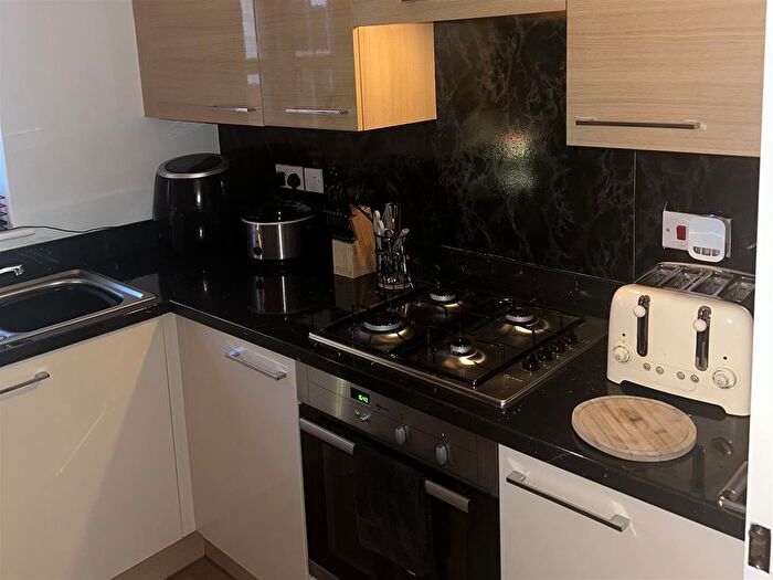 1 Bedroom Property To Rent In Shinewater Park, Kingswood, HU7