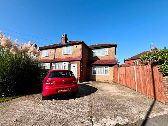 4 Bedroom Semi-Detached House To Rent In Woodrow Avenue, Hayes, UB4
