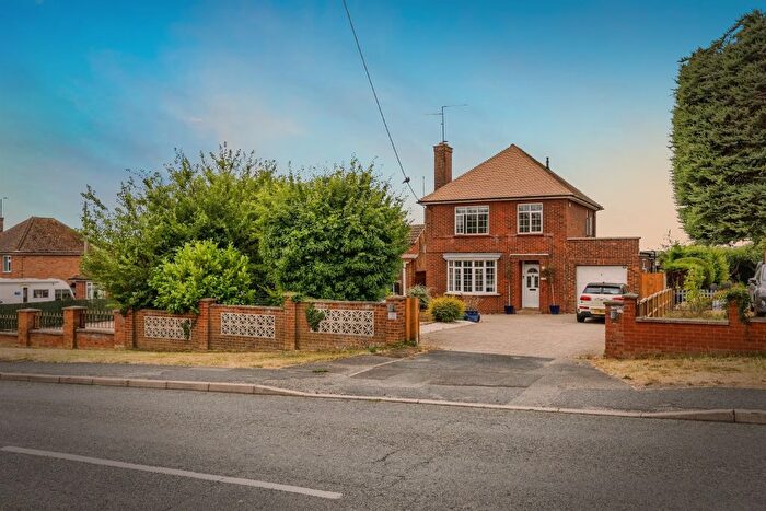 3 Bedroom Detached House For Sale In London Road, Raunds, NN9