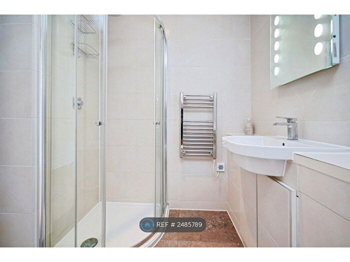 1 Bedroom Flat To Rent In Lyndale House, Kingston Upon Thames, KT1