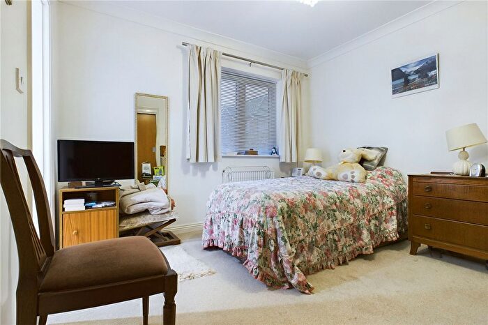 2 Bedroom Flat For Sale In Marsh Place, Pangbourne, Reading, RG8