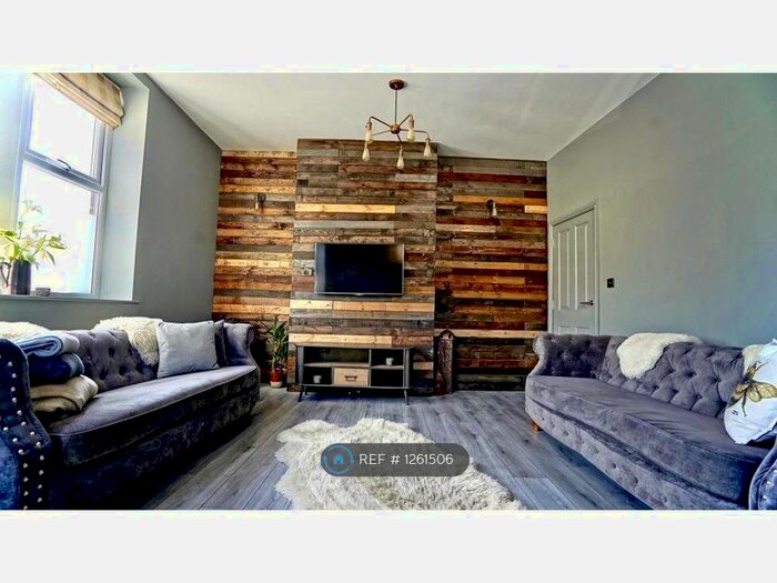 2 Bedroom Flat To Rent In Guycroft, Otley LS21