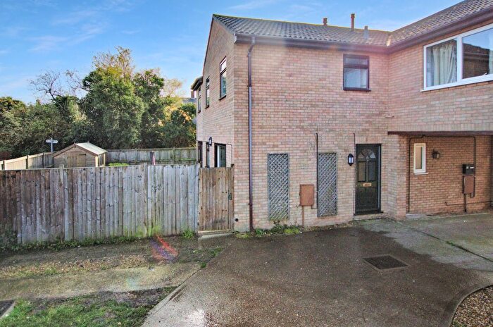 2 Bedroom Semi-Detached House To Rent In Melvin Way, Histon, Cambridge, CB24