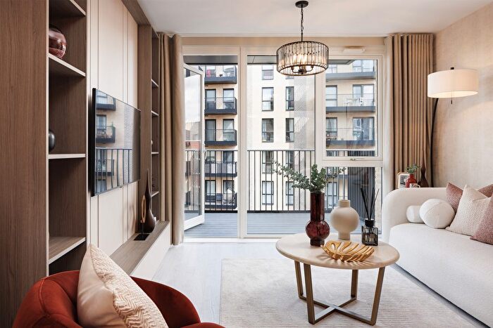 3 Bedroom Flat For Sale In "Waterway Apartments" At Gordon Crescent, Hayes, UB3