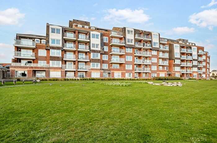 1 Bedroom Flat For Sale In Rock Gardens, Bognor Regis, PO21
