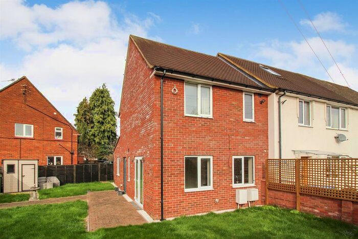 2 Bedroom End Of Terrace House To Rent In Montague Road, Aylesbury, HP21