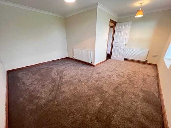 2 Bedroom House To Rent In Heol Waunyclun, Trimsaran, Kidwelly, SA17