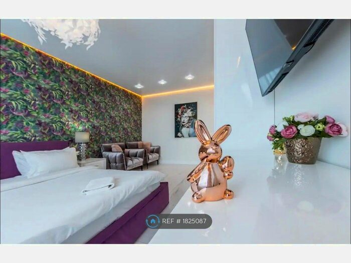 2 Bedroom Flat To Rent In Tamar House, London, WC1H