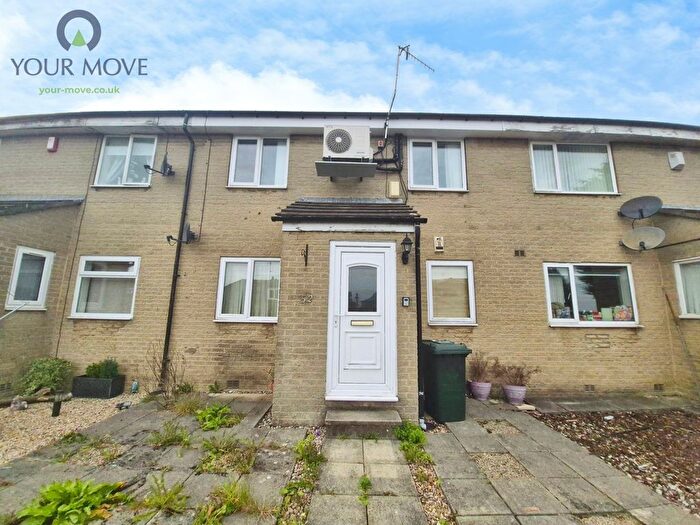 2 Bedroom Flat To Rent In Ascot Parade, Bradford, West Yorkshire, BD7