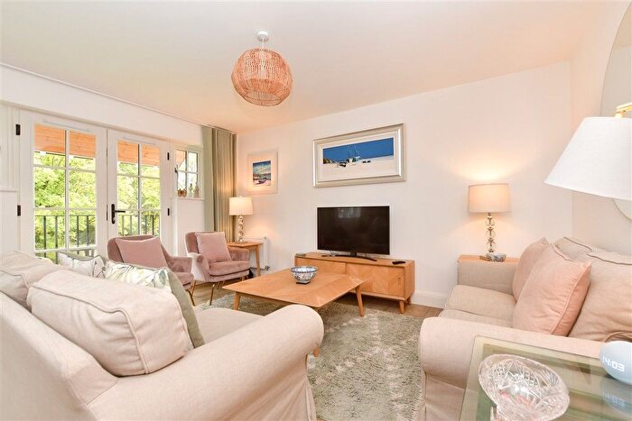 2 Bedroom Flat For Sale In Three Fields Road, Tenterden, Kent, TN30