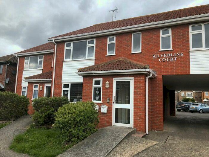 2 Bedroom Flat To Rent In Link Road, Canvey Island, SS8