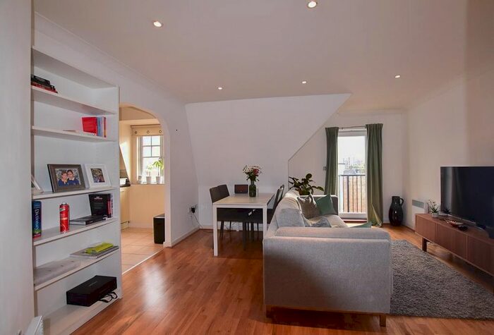 2 Bedroom Flat To Rent In Richmond Road, Kingston Upon Thames, KT2