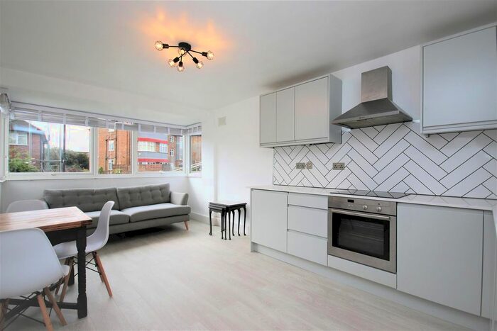 2 Bedroom Flat To Rent In Clarence Road, London, N22