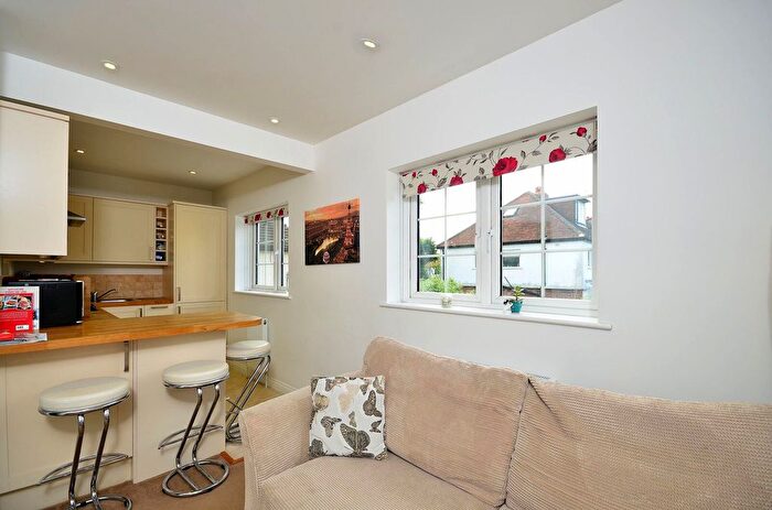2 Bedroom Flat To Rent In Madrid Road, Guildford, GU2
