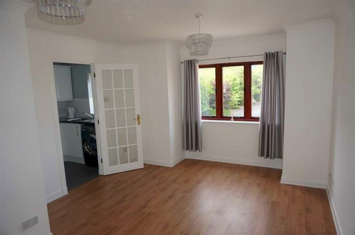 2 Bedroom Apartment To Rent In Mahon Court, Moodiesburn, G69