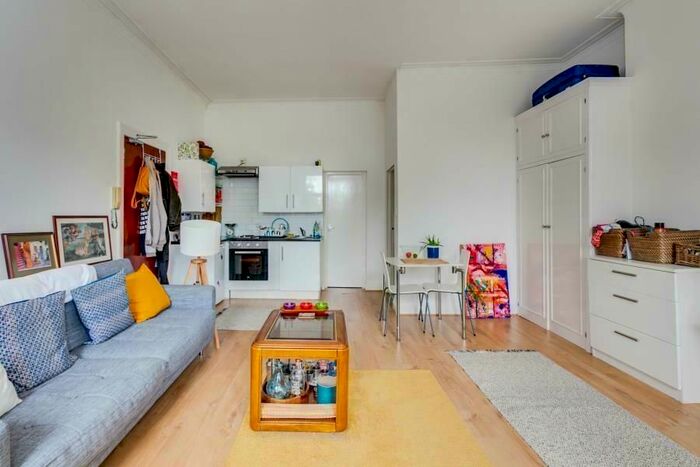 Studio To Rent In Parsifal Road, London, NW6