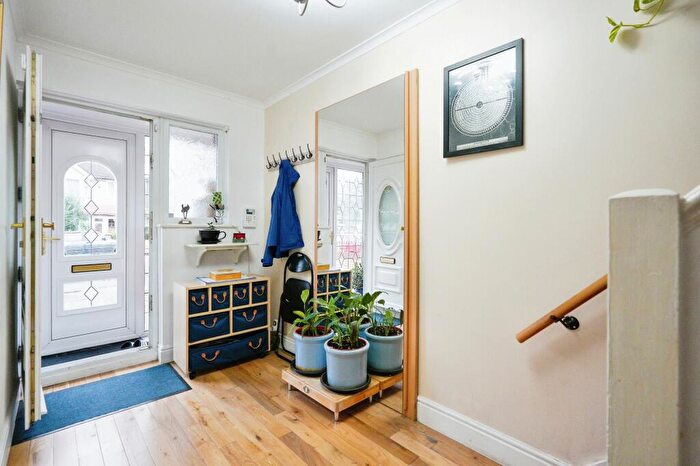 3 Bedroom Terraced House For Sale In Chestnut Grove, Mitcham, CR4