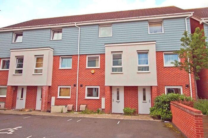 4 Bedroom Detached House To Rent In Wraysbury Drive, West Drayton, Middlesex, UB7