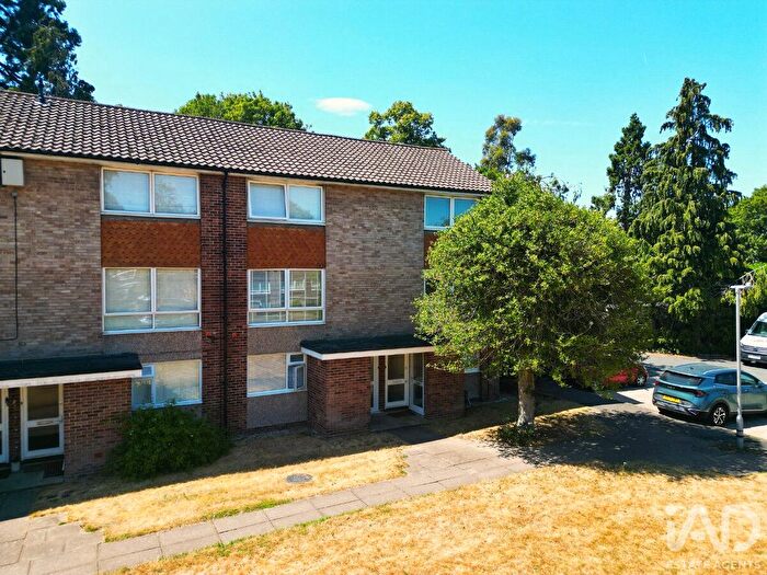 2 Bedroom Maisonette For Sale In Bath Road, Reading, RG1