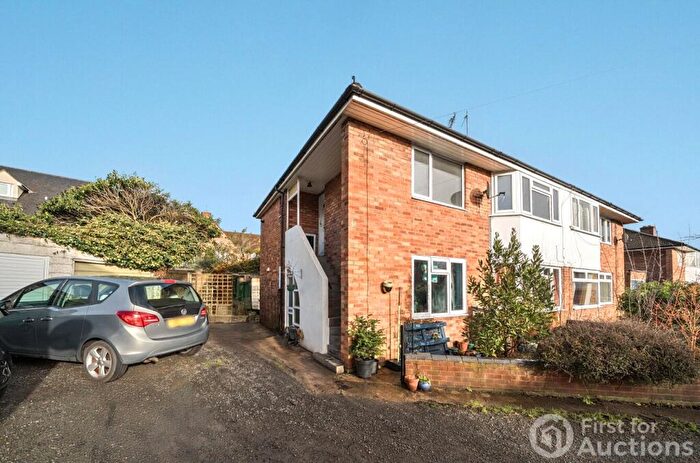 2 Bedroom Maisonette For Sale In Hillsborough Close, Oxford, Oxfordshire, OX4