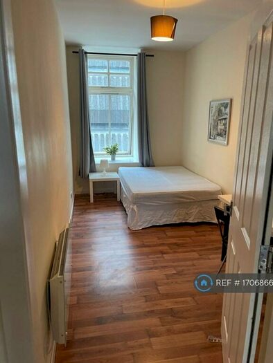 4 Bedroom Flat To Rent In George Street, Aberdeen, AB25
