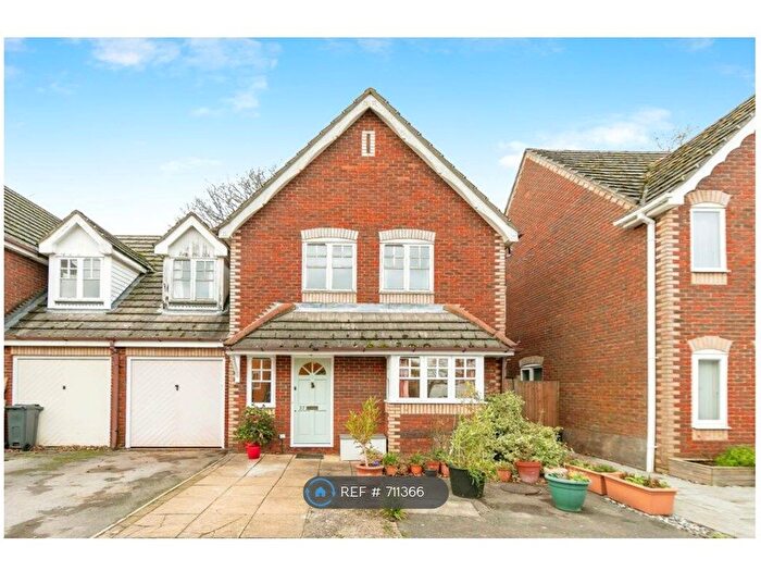 4 Bedroom Detached House To Rent In Manor Park Close, Tilehurst, Reading, RG30