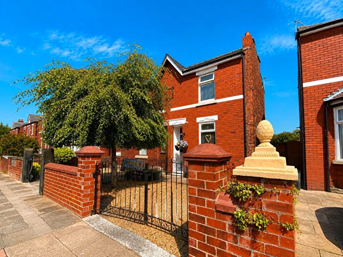 3 Bedroom Semi Detached House For Sale In Warren Road, Southpport, PR9