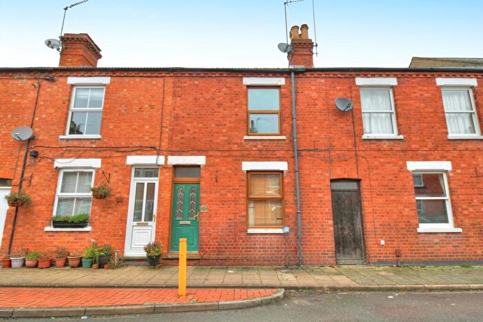 2 Bedroom Terraced House For Sale In St. Mary Street, Milton Keynes, MK13