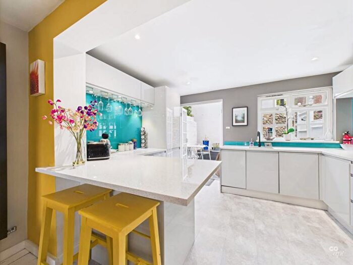 4 Bedroom Terraced House To Rent In Church Street, Brighton, BN1