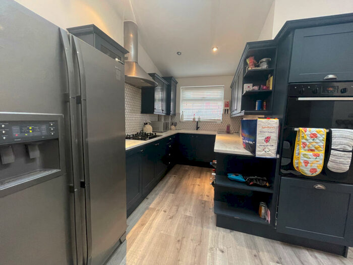 5 Bedroom Terraced House To Rent In Burley Road, Leeds, West Yorkshire, LS4