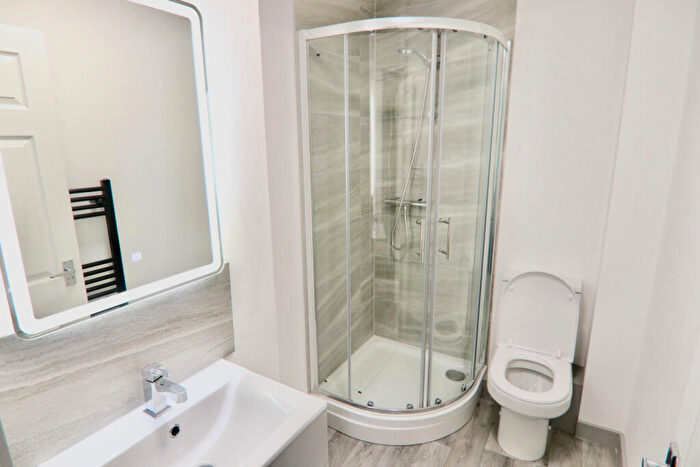 1 Bedroom Flat To Rent In Yeadon, LS19