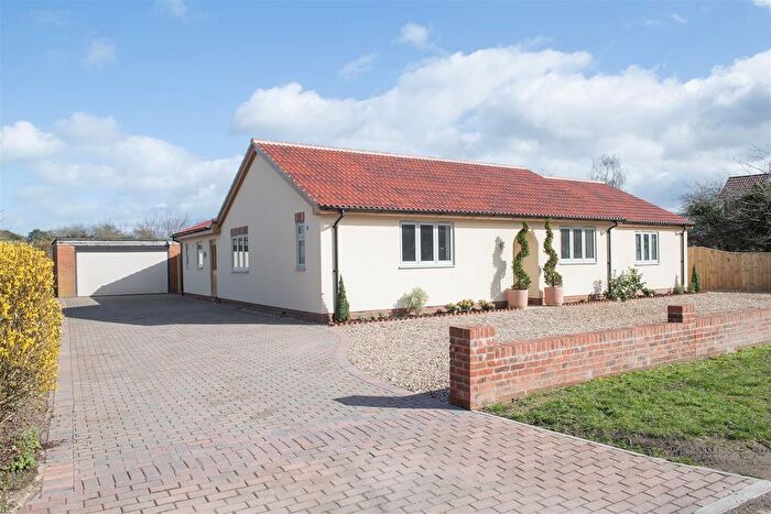 4 Bedroom Detached Bungalow For Sale In Main Street, Watton, YO25