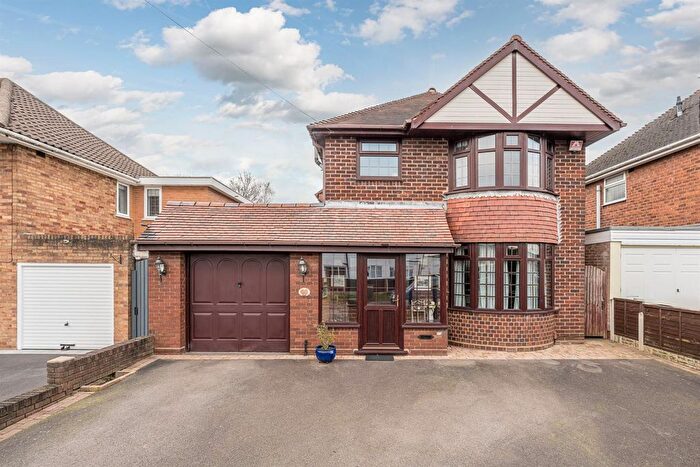 4 Bedroom Detached House For Sale In Maidensbridge Road, Wall Heath, DY6