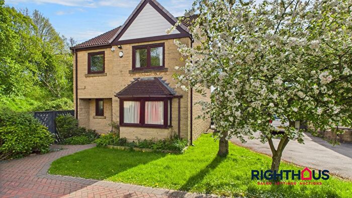 4 Bedroom Detached House To Rent In Badgers Way, Bradford, BD2