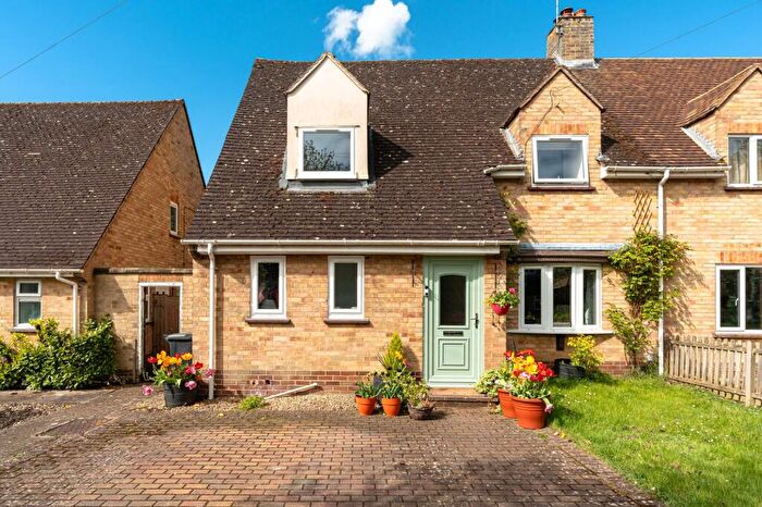 3 Bedroom Semi Detached House For Sale In Parkside, Marcham, OX13