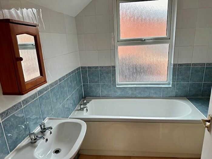 1 Bedroom Flat To Rent In Bath Road, Kettering, Northants, NN16
