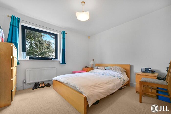 2 Bedroom Apartment For Sale In Watersmeet Place, Green Lanes, N4