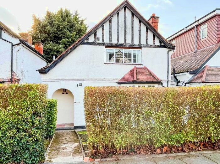 3 Bedroom Property To Rent In Wentworth Road, Golders Green, London, NW11