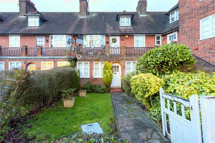 2 Bedroom Apartment To Rent In Addison Way, London, NW11